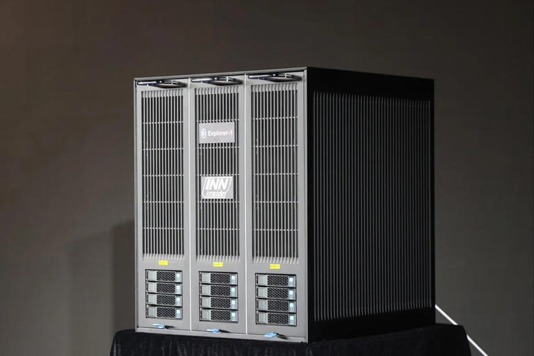 ប្រទេសចិនបានបង្ហាញកុំព្យូទ័រឆ្លាតវៃ AI ទំហំប៉ុនទូរទឹកកកខ្នាតតូច កាត់បន្ថយការប្រើប្រាស់ថាមពលបាន 90%