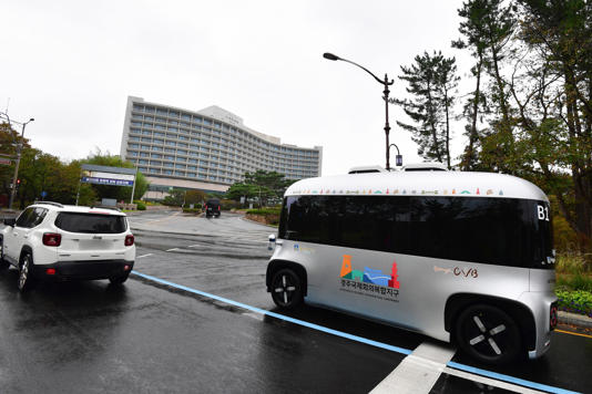 ការតាំងពិព័រណ៍រថយន្តក្រុងស្វ័យប្រវត្តិ និងបច្ចេកវិទ្យា AI នៅឯ Gyeongju APEC